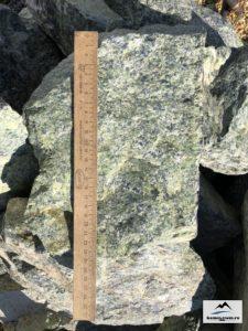 Скальник зелёный змеевик 300-500 мм