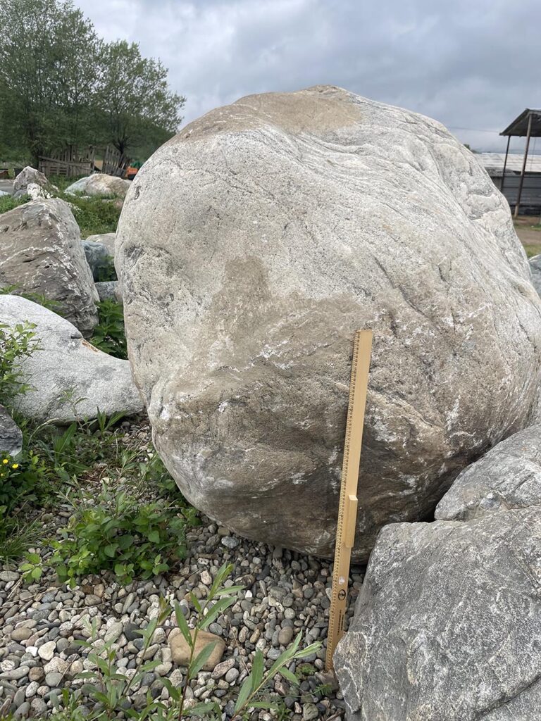 Валун гранит 4 тонны