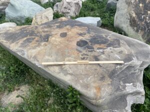 Валун гранит черно-серый 4 тонны