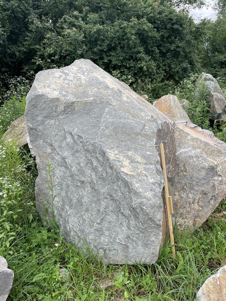 Скальник зеленый гранит
